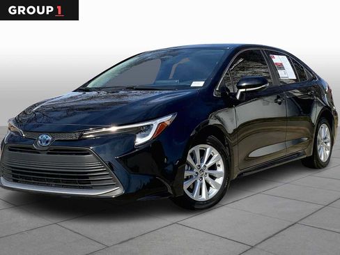 Used 2024 Toyota Corolla XLE image 1