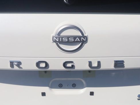 Used 2023 Nissan Rogue SV AWD/4WD image 30