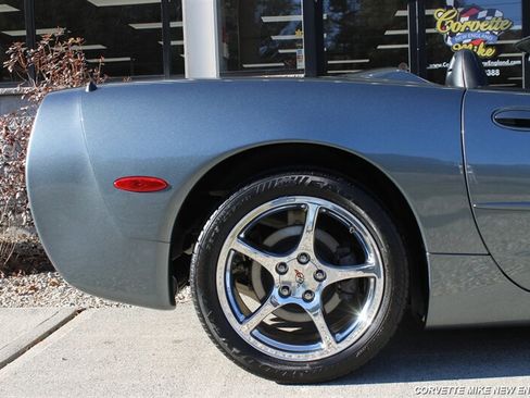 Used 2003 Chevrolet Corvette Coupe w/ Preferred Equipment Group1 RWD image 24