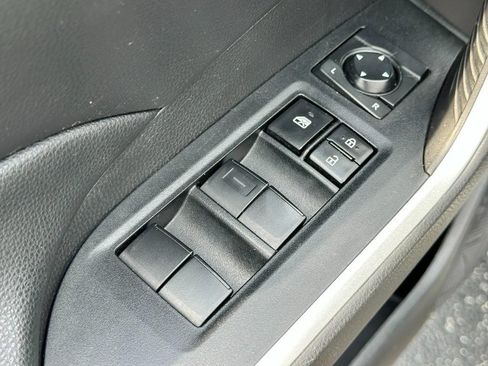 Used 2021 Toyota RAV4 XLE AWD/4WD image 17
