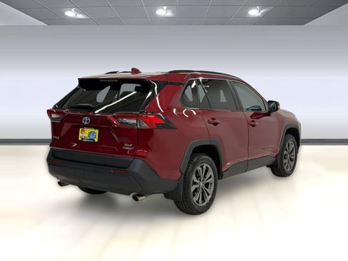 Used 2022 Toyota RAV4 XLE Premium AWD/4WD image 7