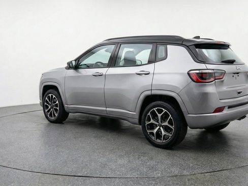 Used 2025 Jeep Compass Limited AWD/4WD image 6