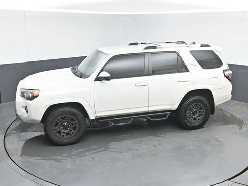 Used 2018 Toyota 4Runner TRD Off-Road AWD/4WD image 22