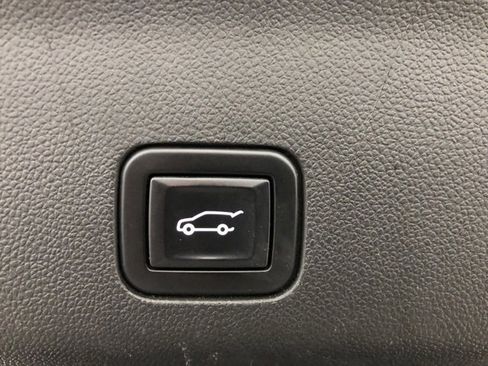 Certified 2022 Chevrolet Suburban RST w/ Sport Performance Package image 11