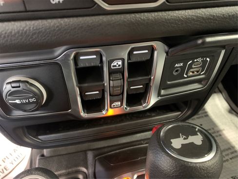 Used 2025 Jeep Wrangler Sport S image 35