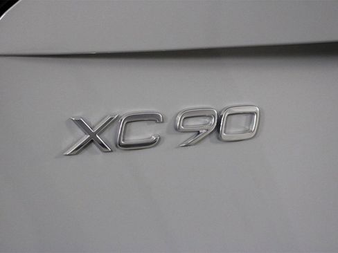 New 2026 Volvo XC90 B5 Plus image 16