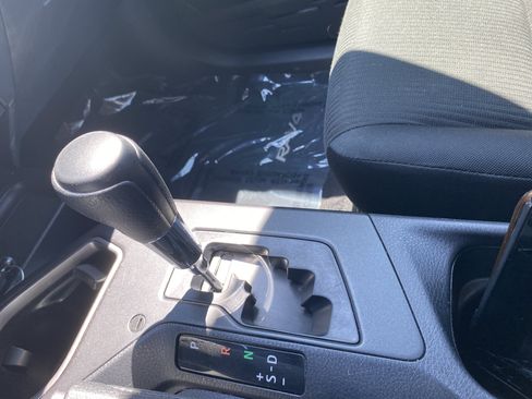 Used 2017 Toyota RAV4 LE FWD image 4
