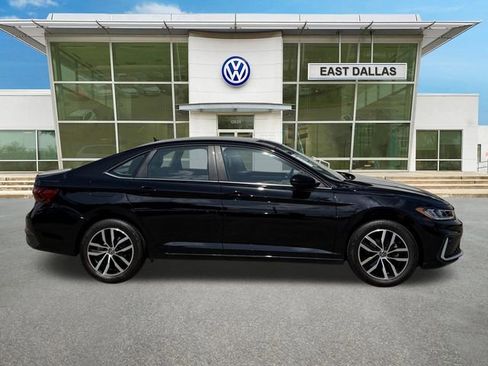 Used 2026 Volkswagen Jetta SE FWD image 2