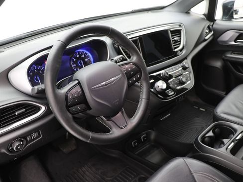 Used 2020 Chrysler Pacifica Touring-L w/ Advanced Safetytec Group image 14