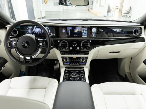 Used 2025 Rolls-Royce Ghost image 29