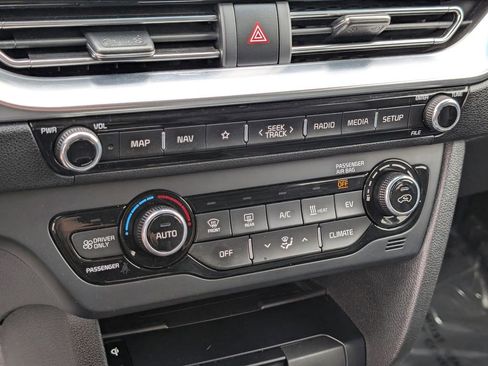 Used 2022 Kia Niro EX Premium w/ Cold Weather Package image 29