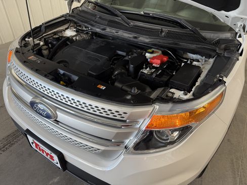 Used 2015 Ford Explorer XLT AWD/4WD image 16