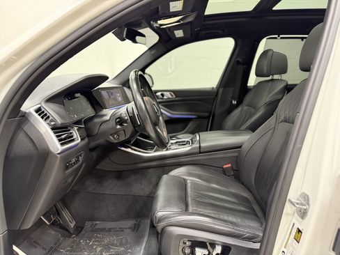 Used 2021 BMW X5 M50i w/ Executive Package image 13