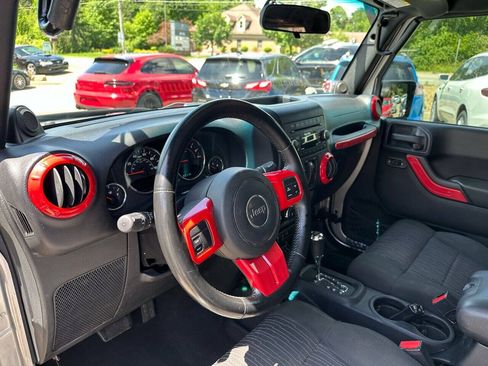 Used 2012 Jeep Wrangler Sahara AWD/4WD image 16