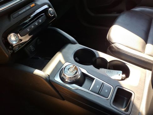 Used 2025 Ford Escape Platinum AWD/4WD image 17