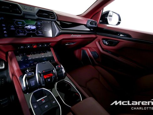 Used 2025 Lamborghini Urus SE AWD/4WD image 15