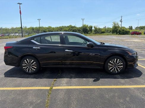 Used 2025 Nissan Altima 2.5 SV FWD image 7