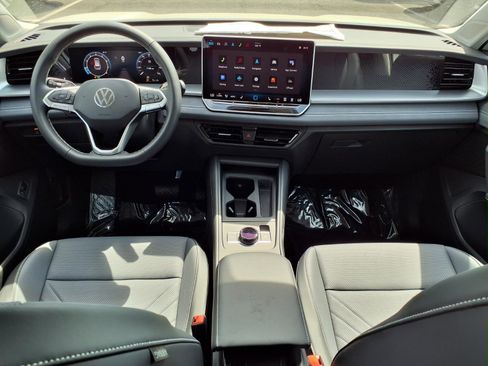 New 2026 Volkswagen Tiguan SE image 13