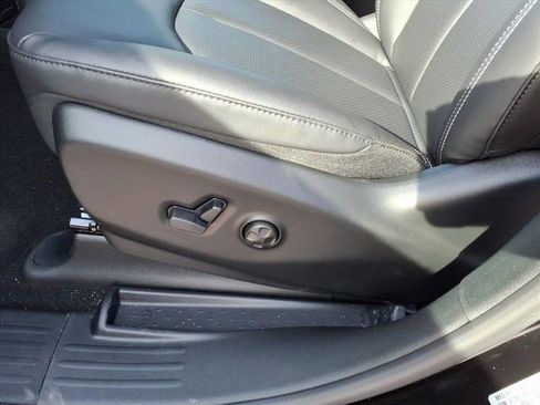 New 2026 Chrysler Pacifica Select image 8