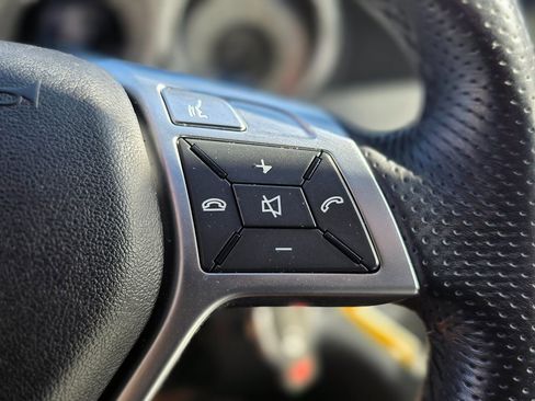 Used 2013 Mercedes-Benz C 250 Sport image 31