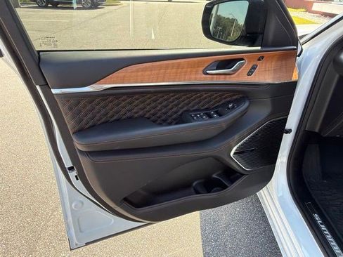 Used 2025 Jeep Grand Cherokee L Summit AWD/4WD image 12