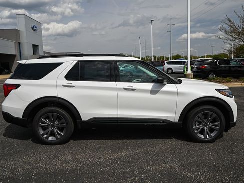 New 2026 Ford Explorer Active w/ Active Comfort Package AWD/4WD image 3