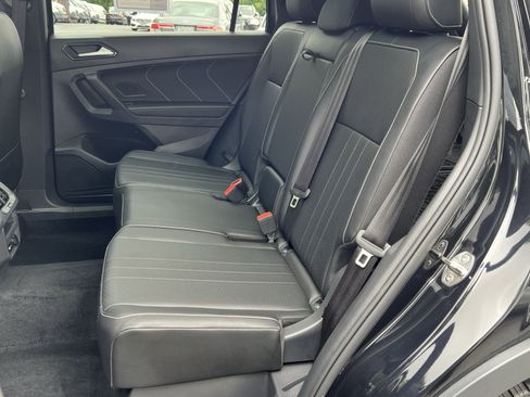 Used 2022 Volkswagen Tiguan SE R-Line AWD/4WD image 30