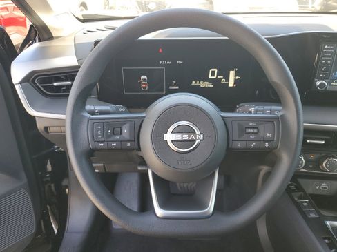 Certified 2025 Nissan Kicks S image 17