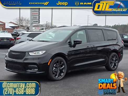 New 2026 Chrysler Pacifica Limited w/ S Appearance Package image 3