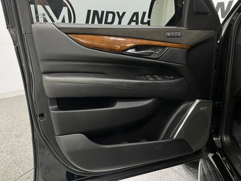 Used 2018 Cadillac Escalade Luxury image 15