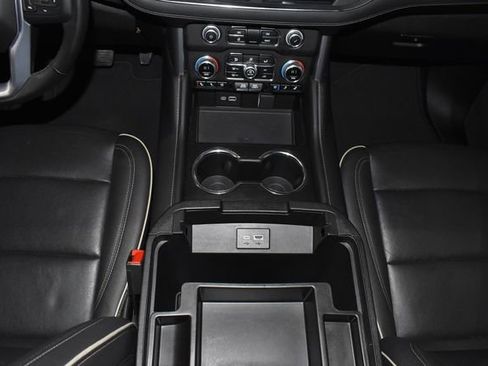 Used 2023 GMC Yukon XL SLT image 23