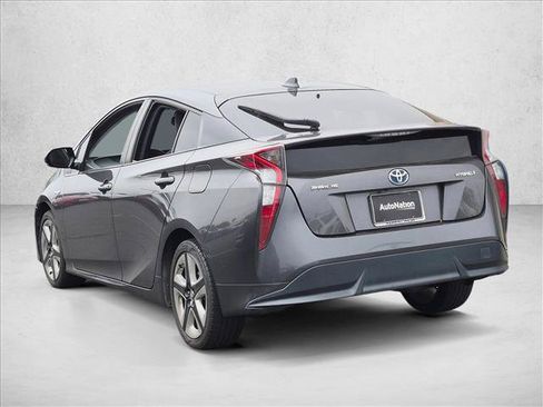 Used 2017 Toyota Prius Four Touring w/ Preferred Accessory Package FWD image 8