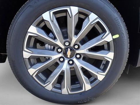 New 2026 Chevrolet Suburban High Country AWD/4WD image 7