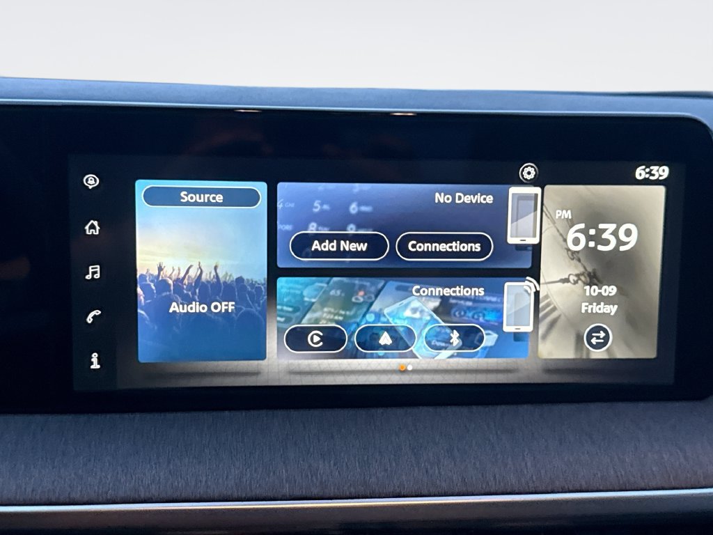 Used 2025 Nissan Kicks SV AWD/4WD image 19