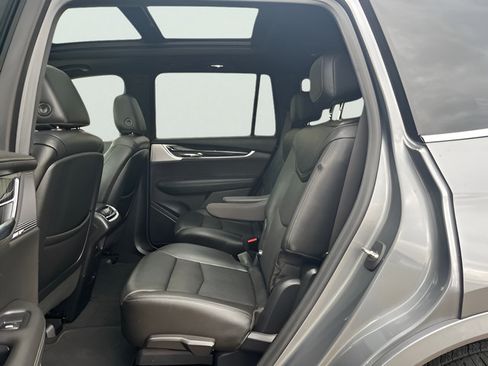 Used 2020 Cadillac XT6 Premium Luxury FWD image 32