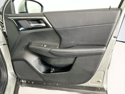 Used 2024 Mitsubishi Outlander SE Black Edition image 35