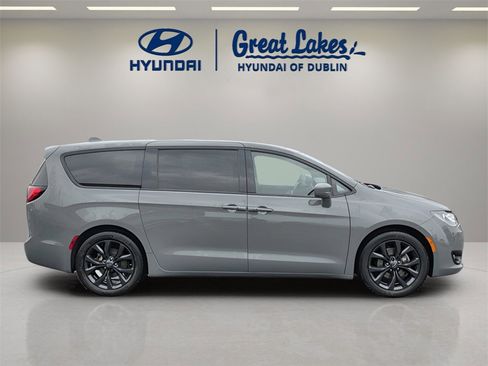 Used 2020 Chrysler Pacifica Touring w/ S Appearance Package image 6