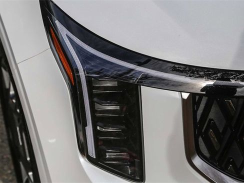 Used 2025 Kia Carnival EX image 5