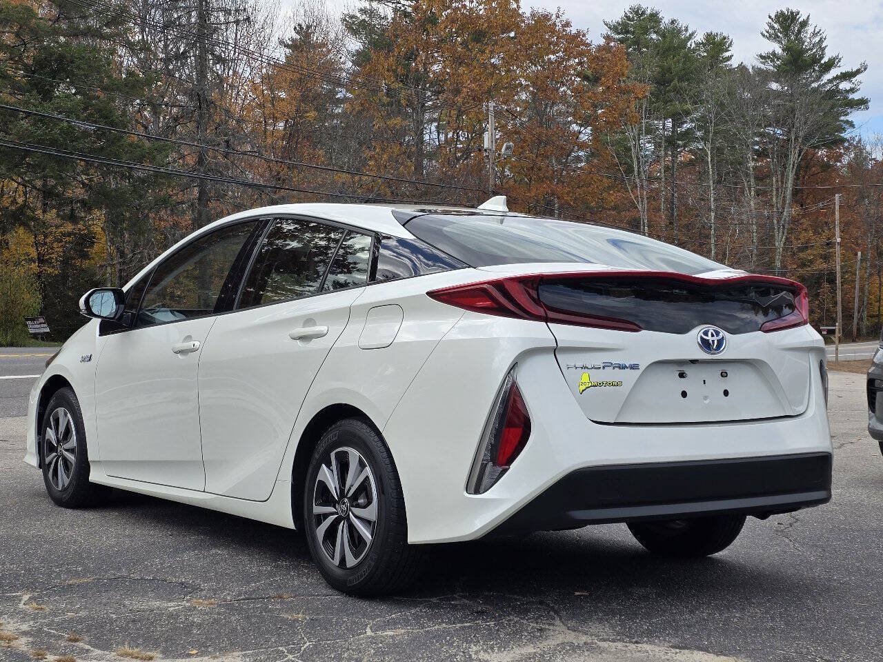 Used 2017 Toyota Prius Prime Premium w/ Carpet Mat Package FWD image 10