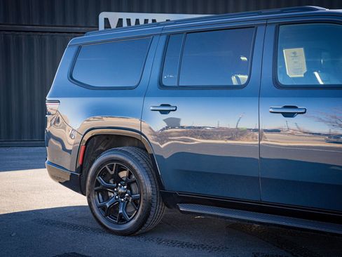 Used 2023 Jeep Wagoneer Series II image 5