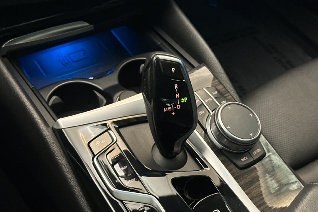 Used 2023 BMW 530e w/ Executive Package RWD image 21