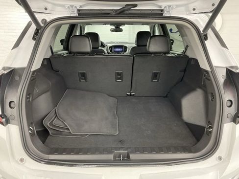 Used 2024 GMC Terrain SLT image 8