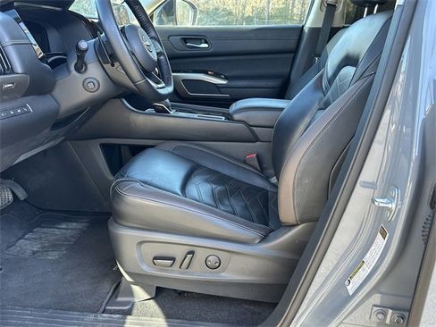 Certified 2022 Nissan Pathfinder Platinum w/ Cargo Package image 10