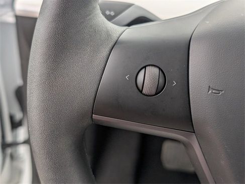 Used 2025 Tesla Model Y Long Range image 28