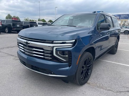 New 2025 Chevrolet Suburban Premier image 7