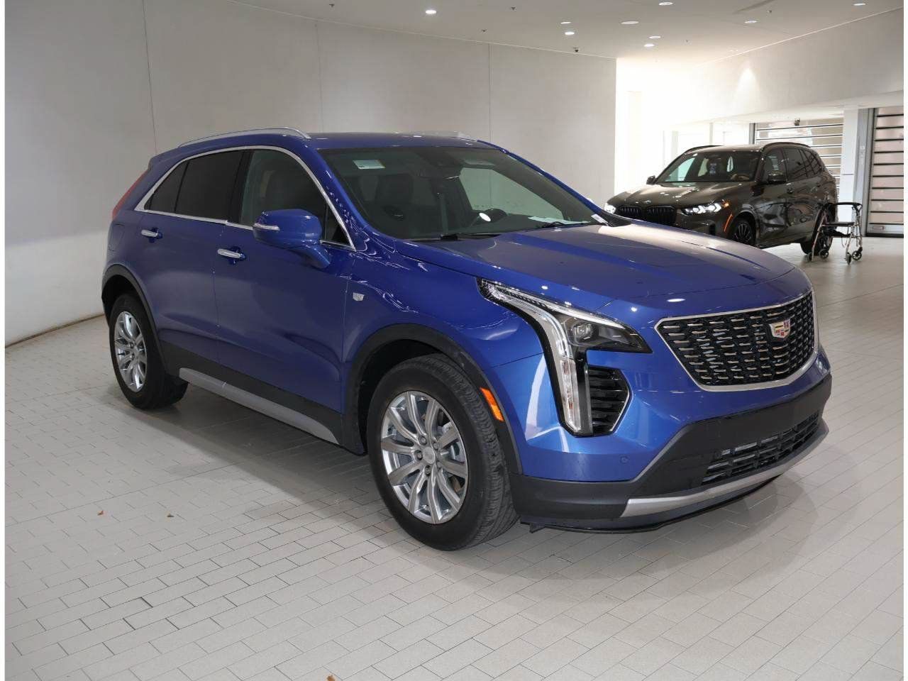 Used 2021 Cadillac XT4 Premium Luxury w/ Cold Weather Package FWD image 8