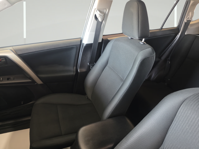 Used 2018 Toyota RAV4 LE w/ All Weather Liner Package FWD image 21