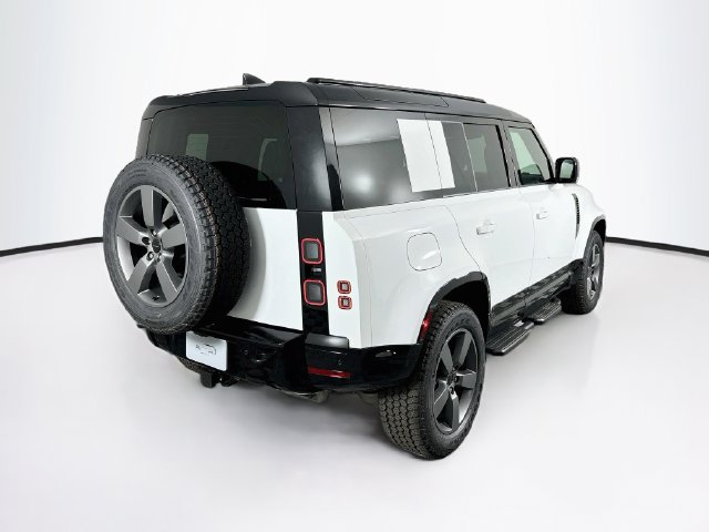 New 2026 Land Rover Defender 110 X-Dynamic SE AWD/4WD image 5