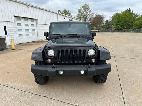 Used 2018 Jeep Wrangler Unlimited Sahara AWD/4WD image 19