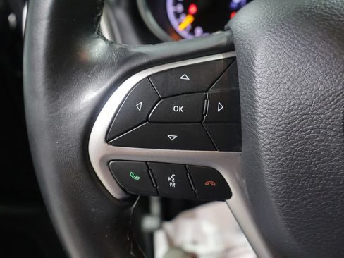Used 2019 Jeep Grand Cherokee Laredo AWD/4WD image 35